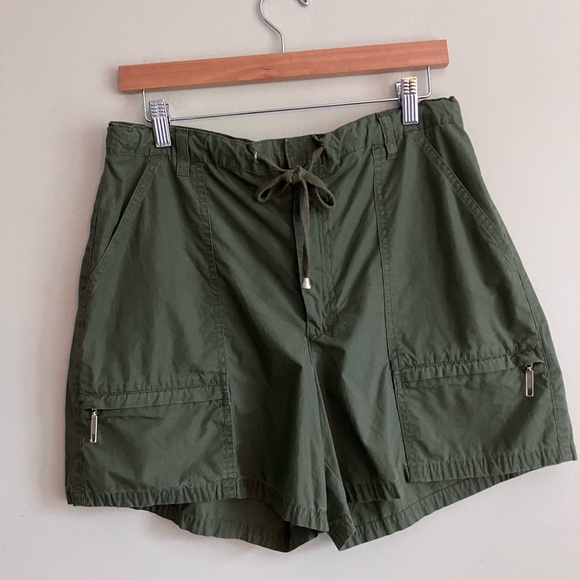 Gloria Vanderbilt Pants - GLORIA VANDERBUILT Military Green Cotton Utility Shorts Size 14 (like a 10-12)